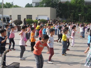 紅蘇省婦女連と交流し、同児童センター、芸術幼稚園を見学