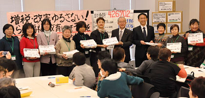 院内集会 42万人分の署名提出