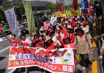 戦争法閣議決定に抗議！女性のレッドアクションに800人超