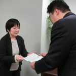 710本社に成人誌の撤去、販売中止を申し入れ